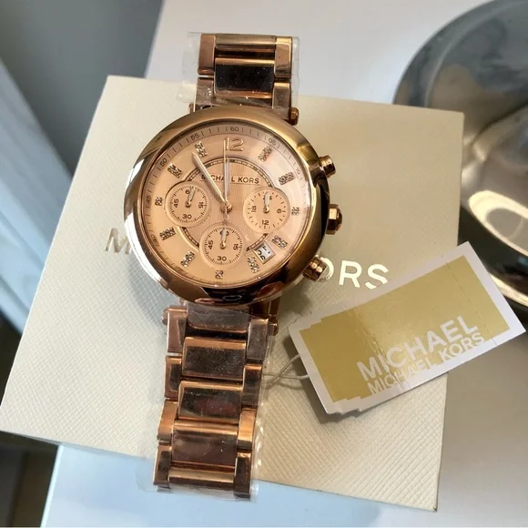 🤩💓Michael Kors women’s watch with crystal decor in rose gold finish - Picture 7 of 10